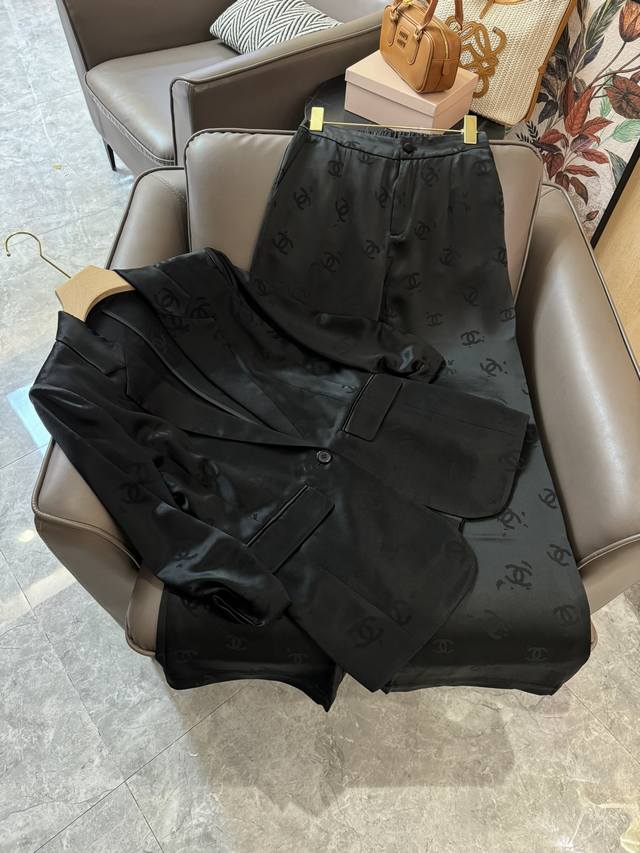 Hxz033#新款套装 Chanel 顶级 醋酸面料 提花 一粒扣 西装外套 长裤套装 黑色 白色 Smlxl