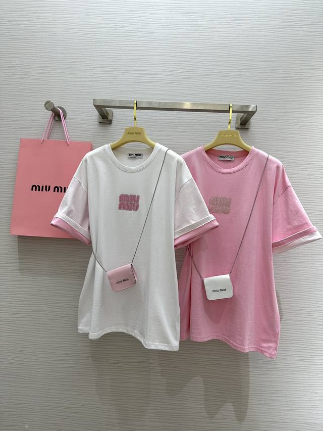Miumi2Ss重工订珠撞色t恤 配俏皮小包包 高品质定制 现货首发size：S M L S码肩宽：50，胸围：112，衣长：70
