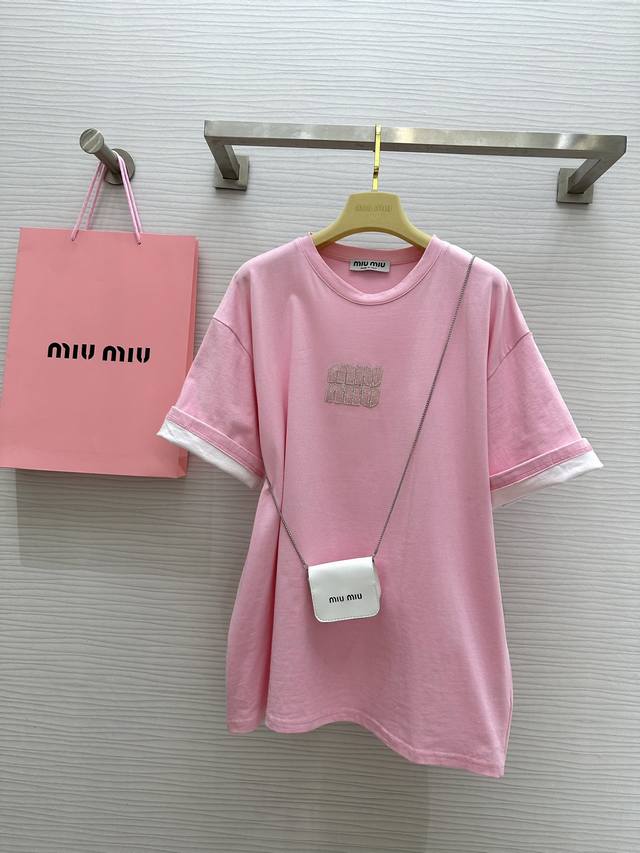 Miumi2Ss重工订珠撞色t恤 配俏皮小包包 高品质定制 现货首发size：S M L S码肩宽：50，胸围：112，衣长：70
