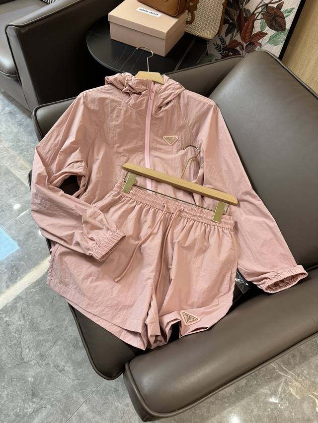 Xh043#新款套装 Prada 三角标 长袖防晒外套短裤套装 米色 粉色 Sml