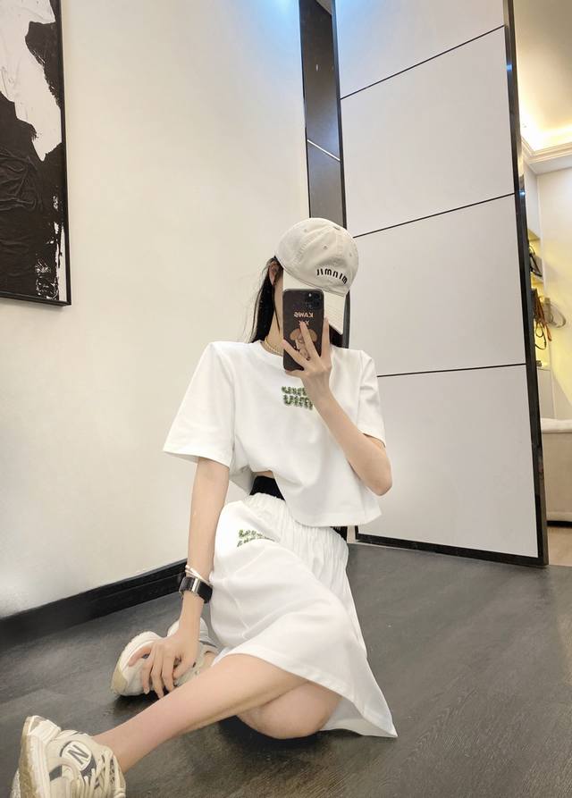 套装 Miu'Mi* T恤半身裙套装 字母订珠装饰字母织带双腰头版型超正 黑色 白色 码数:S.M.L