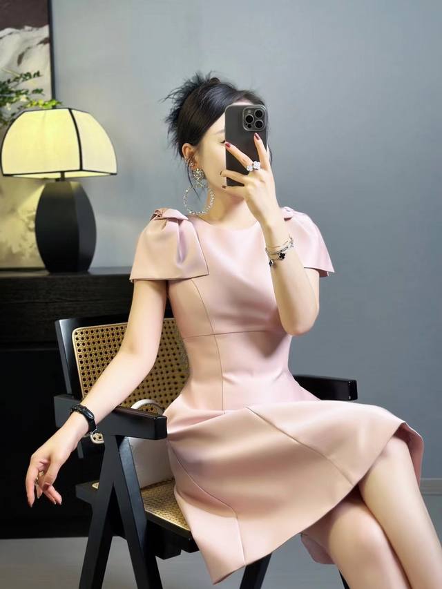 丝毛料 蝴蝶结连衣裙出货 显瘦款 黑色 大红 粉色 米芒色s-Xxl