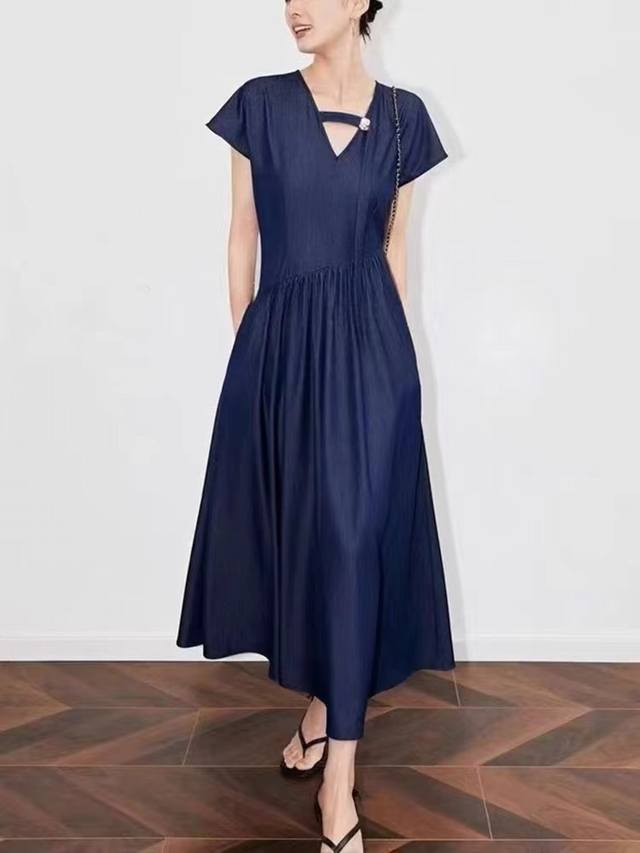 上新，极简轻奢，设计师款连衣裙，收腰显瘦干练，优雅黑，烂漫蓝，两色四码 S. M. L. Xl