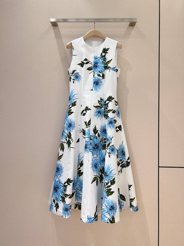 Emilia Wickstea*D24新款 最新无袖连衣裙以度假的风格元素设计，圆领定位蓝色印花，气质和活泼相结合，打造气质优雅感、透气扩挺棉材质、手感柔软细腻