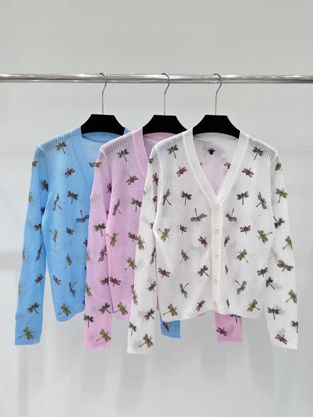 D家 春夏新款 彩色蜻蜓刺绣针织开衫 颜色：白色 蓝色 粉色 尺码：36.38.40