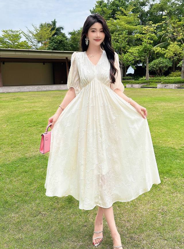 连衣裙 2054夏季度假风剪花长款大摆连衣裙，腰间水晶链，粉色，米色，S-Xxl