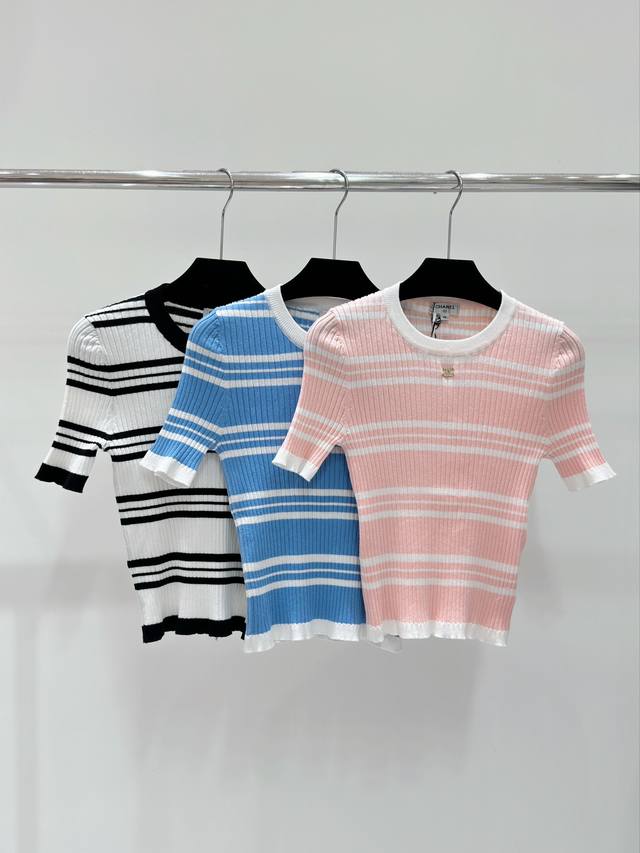 Ch家 春夏新款 撞色条纹拼色针织圆领短袖 颜色： 白色 蓝色 粉色 尺码：36.38.40
