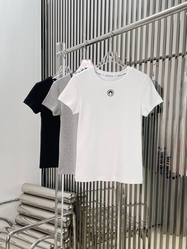 新款！最新marine 24New 小月亮刺绣t恤。颜色：黑、白、灰。尺码：Sml。