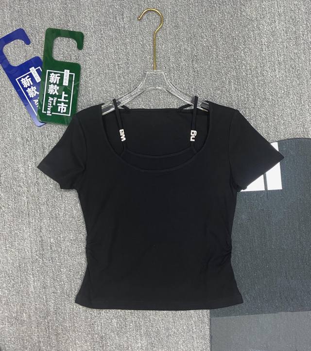 24夏季新款al*大王logo字母假两件吊带短袖t恤，小版型版型、上身随意慵懒。两色sml