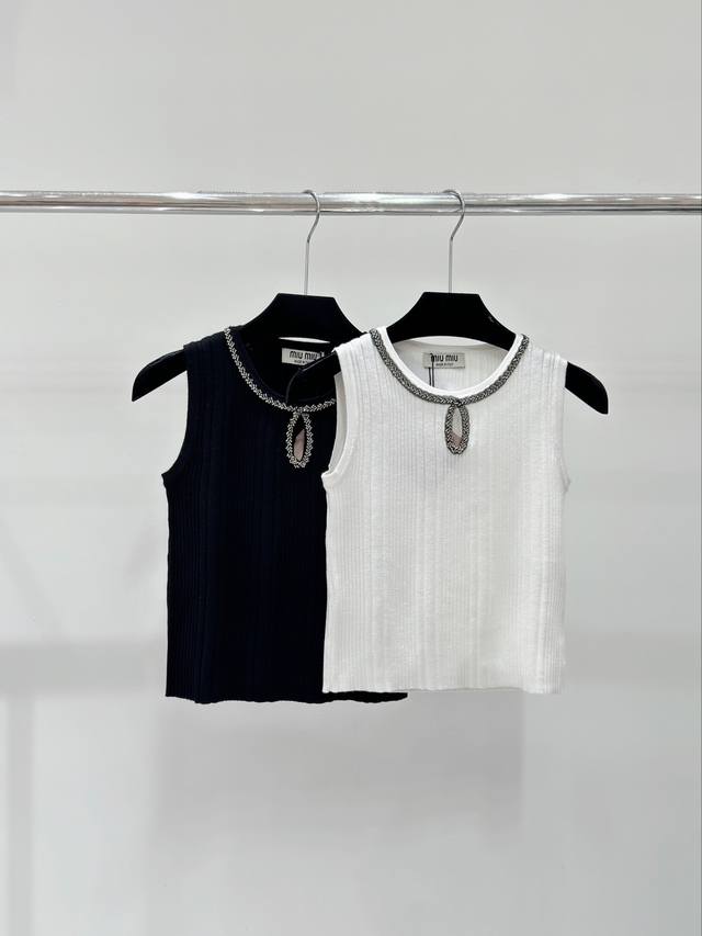 Miu家 春夏新款 领边钉珠镂空针织背心 颜色：黑色 白色 尺码：36.38.40