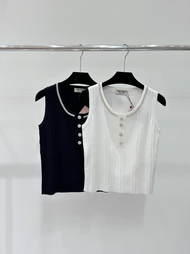 Miu家 春夏新款 领边镶钻针织背心 颜色：黑色 白色 尺码：36.38.40