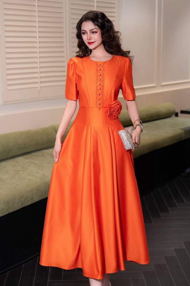 连衣裙 夏季新款连衣裙 品牌：土耳其系列 颜色： 红色 橘色 码数：M～Xxxl