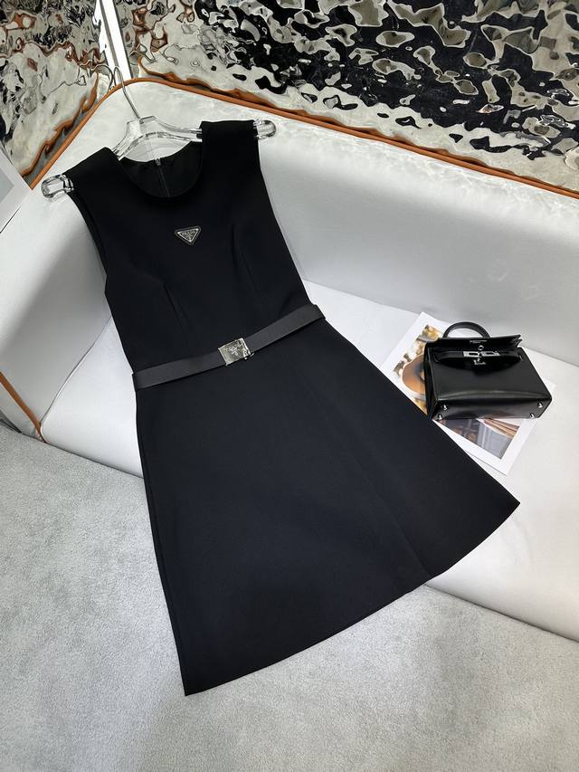 Prad* 24Ss夏季新款无袖连衣裙 三角标装饰 搭腰带 做工精细 两色三码sml