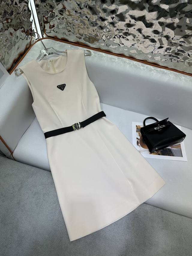 Prad* 24Ss夏季新款无袖连衣裙 三角标装饰 搭腰带 做工精细 两色三码sml