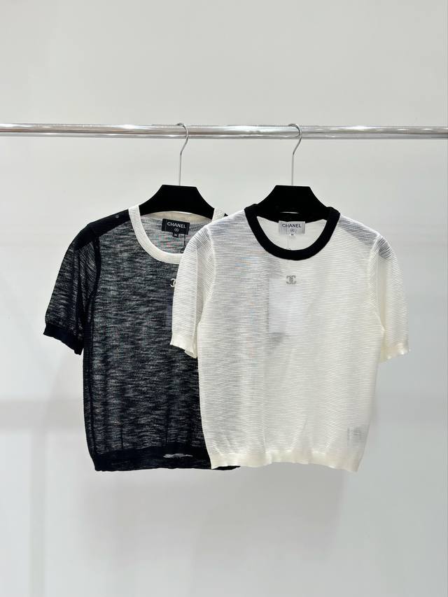 Ch家 春夏新款 纯色条纹饰品logo针织短袖 颜色：白色 黑色 尺码：36.38.40