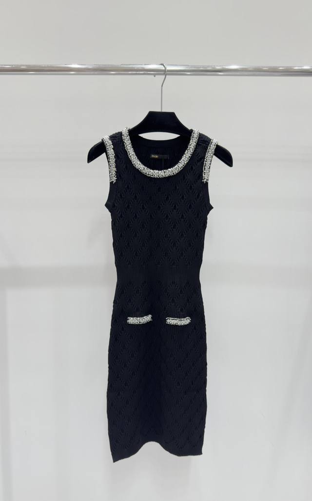 Maje家 春夏新款 领边钉珠菱格纹针织连衣裙 颜色：黑色 尺码：36.38.40
