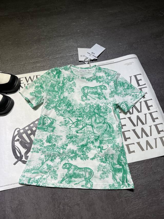 Pp 原版开发dr迪奥绿色老虎 T恤出货，同系列一起来，定制面料，花型定位，纯棉品质，一眼就能吸引眼球，大货sml